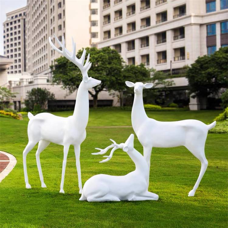 廣西玻璃鋼動物雕塑廠家樓盤景觀抽象鹿群雕塑小品
